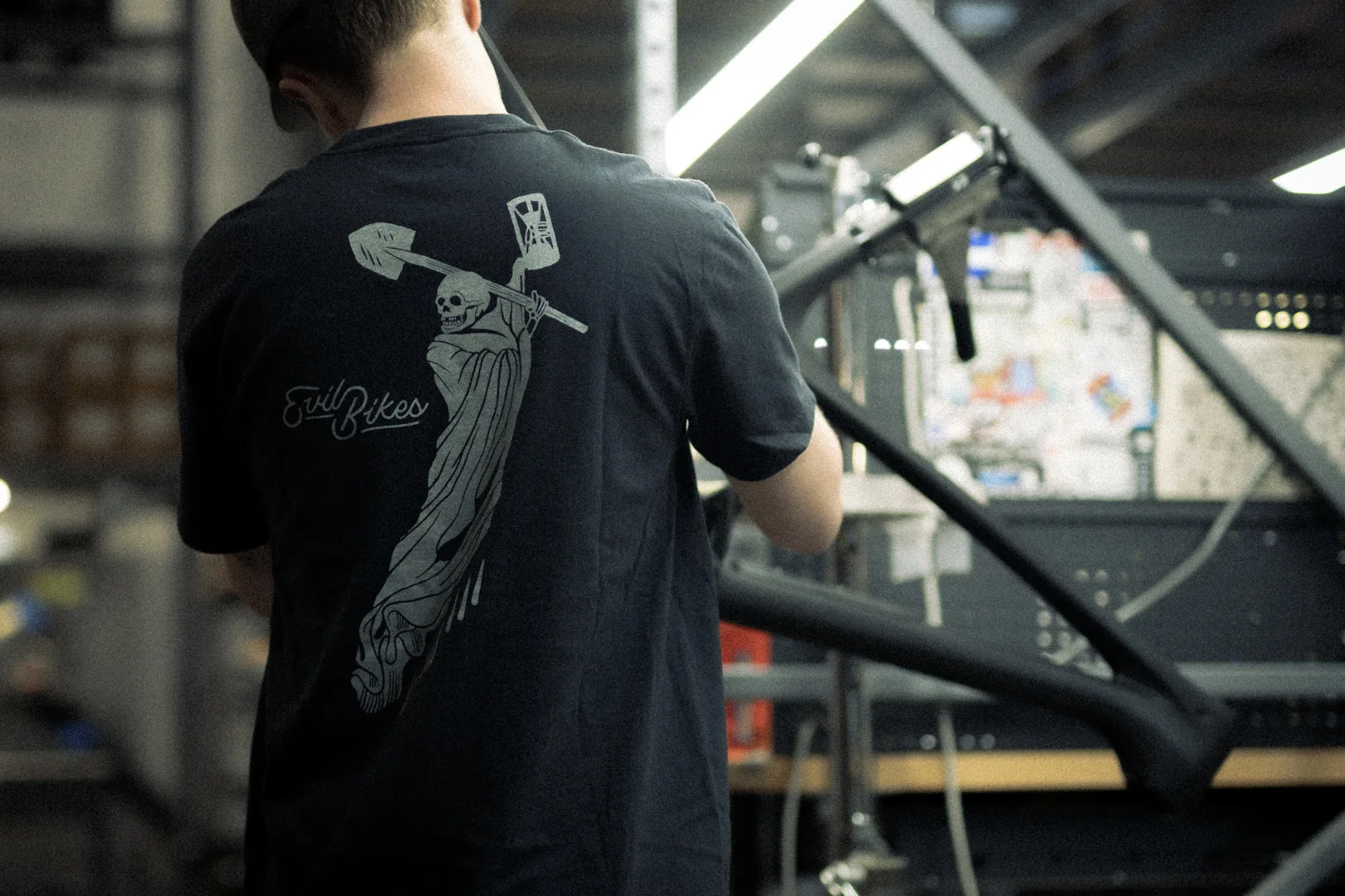 Mechanic teaching at the workstand